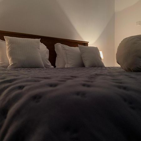 Sebastian Transit Villa With Free Shuttle Service To Airport Kotugoda Exterior photo