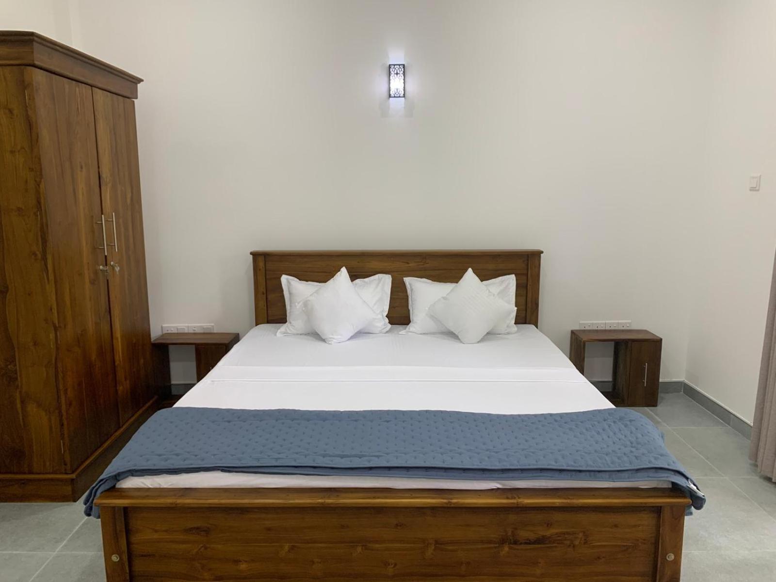 Sebastian Transit Villa With Free Shuttle Service To Airport Kotugoda Exterior photo