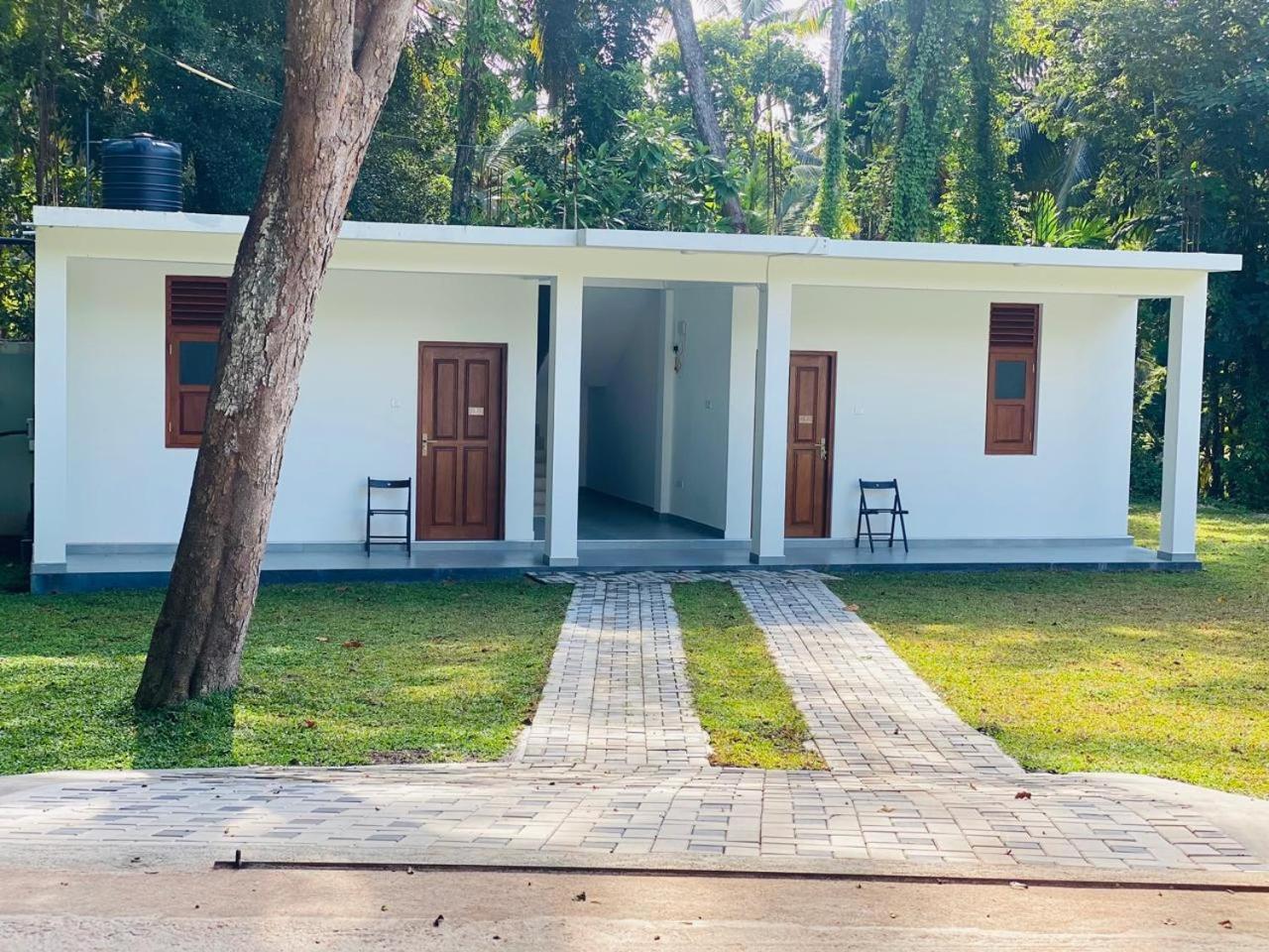 Sebastian Transit Villa With Free Shuttle Service To Airport Kotugoda Exterior photo